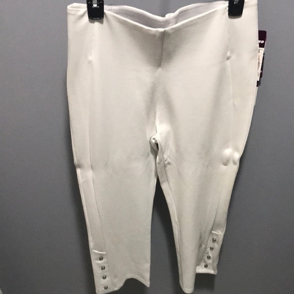 PETER NYGARD LUXE SLIMS. NWT. Size Medium 10/12. White Capris. - Picture 1 of 7